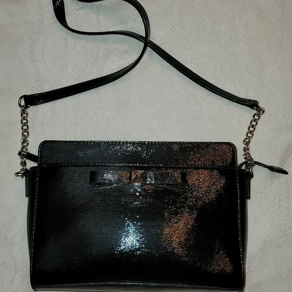 Kate Spade bag crossbody black patent leather gold trim and chain - Picture 9 of 9